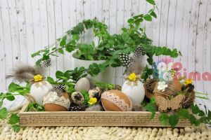 Яйца и пера за декорация DP Craft, 12 бр., пъдпъдък, бели
