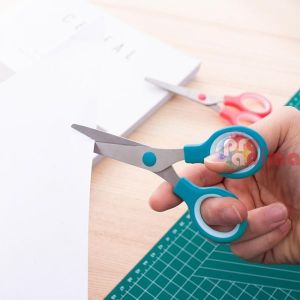 Ножица детска Deli E6007, цветни гумирани дръжки, 13.2 cm