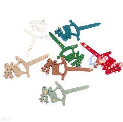 Дървени елени за забождане DP Craft, 7 бр, различни цветове със златисти петна